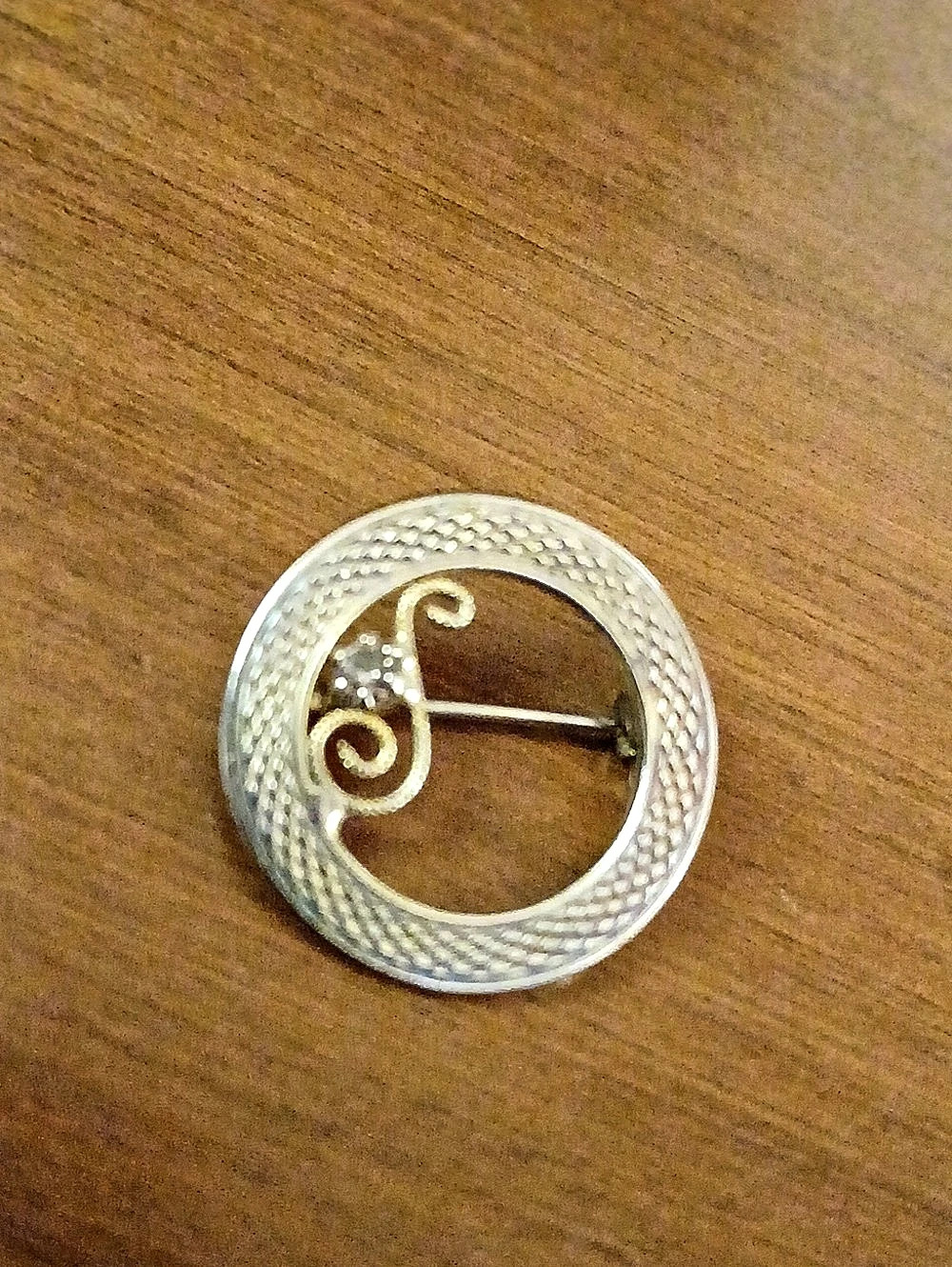 Vintage-Style Brooch in Silver & Gold With Rhinestone 1"